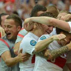 r-600,0-n-633616bSFt_wojciech_szczesny_robert_lewandowski_zdjecia_euro_2012_reprezentacja_polski_polskagrecja_mecz_otwarcia_remis_1_1_euro_2012_polskagrecja_tak_prezentowaly_sie_nasze_ciasteczka_zdjecia